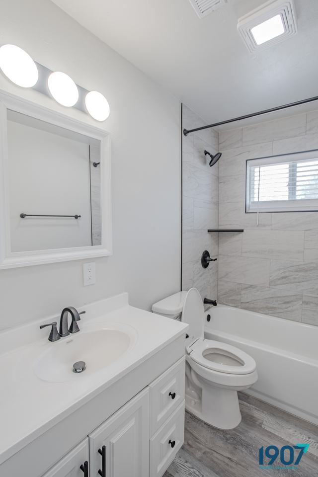 Bathroom with a white vanity and tiled tub surround
